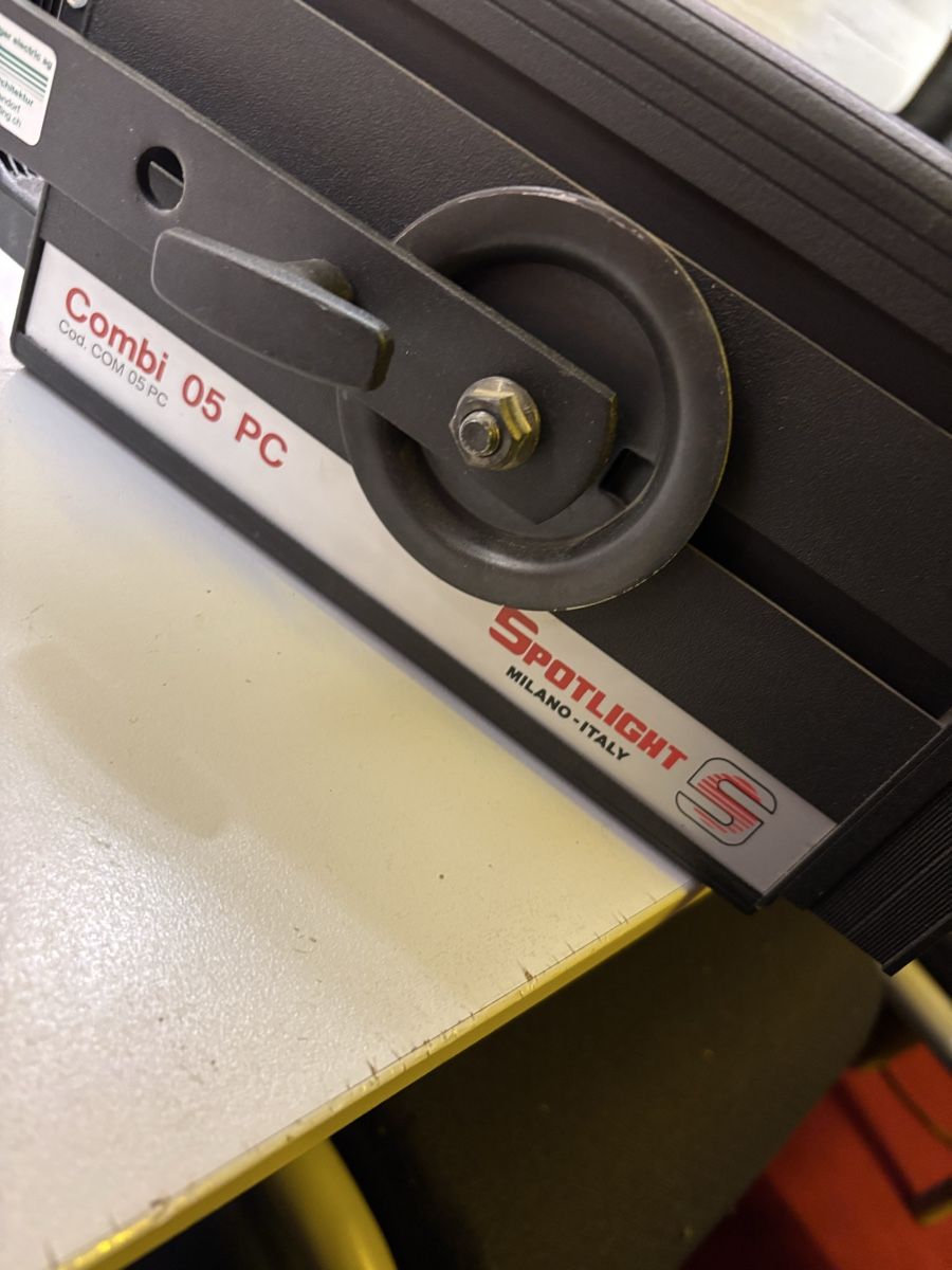 Lampade: Biete „Combie PC“  Spotlight Scheinwerfer – Usato da Bern venduto da nad_nyx6 1