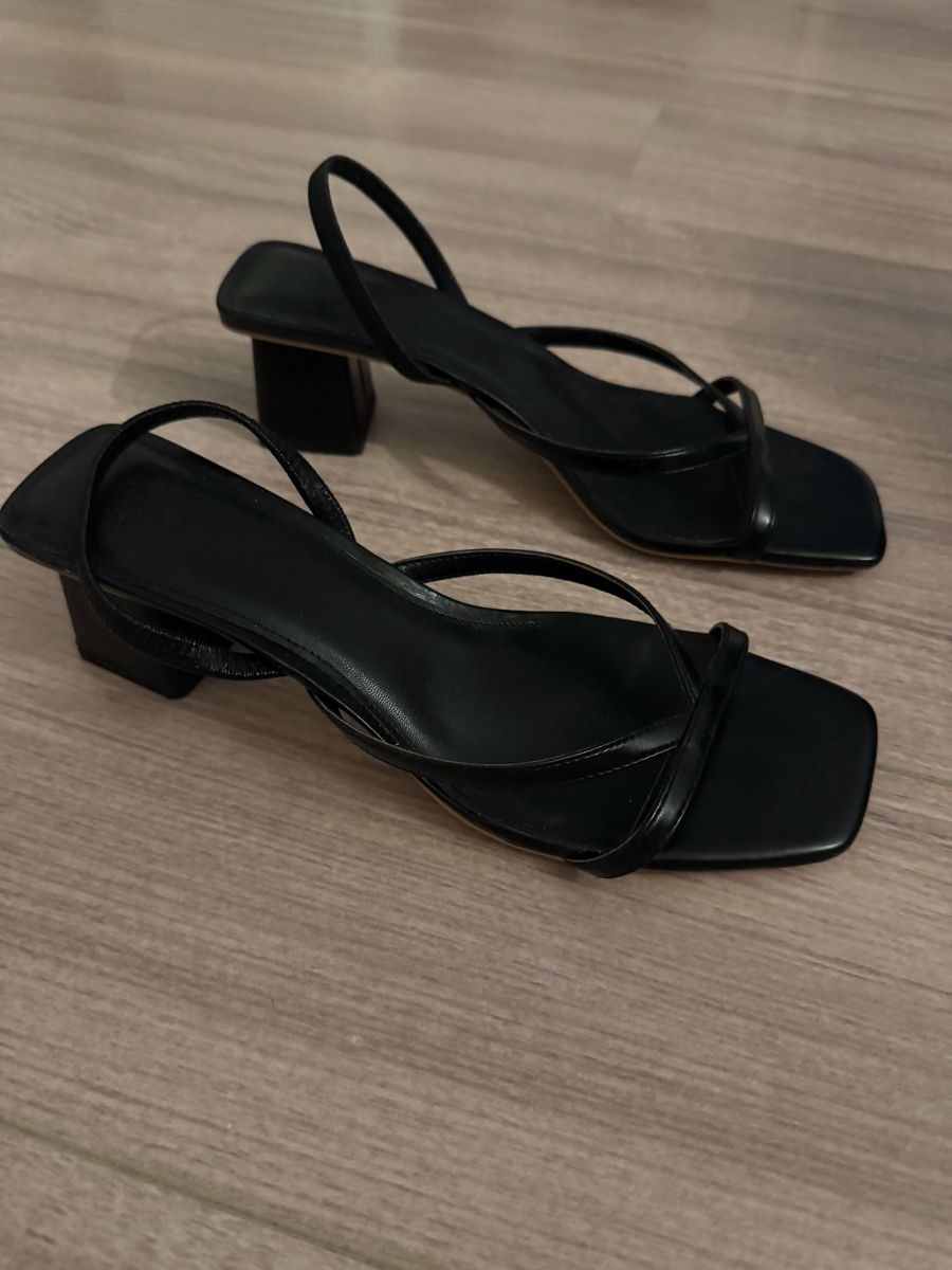 Scarpe da donna: 2 Stk. Damenschuhe schwarz Gr. 38 – Usato da Bonstetten venduto da VCLS 1