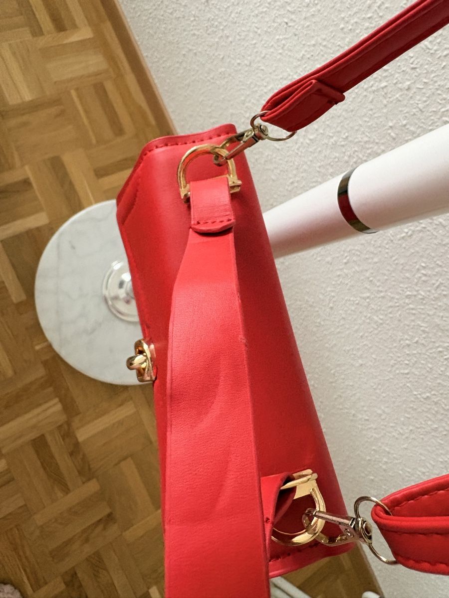 Shein Borse da donna: Petit sac à main rouge vif  – Usato da Chêne-Bougeries venduto da bru_bs9n 8