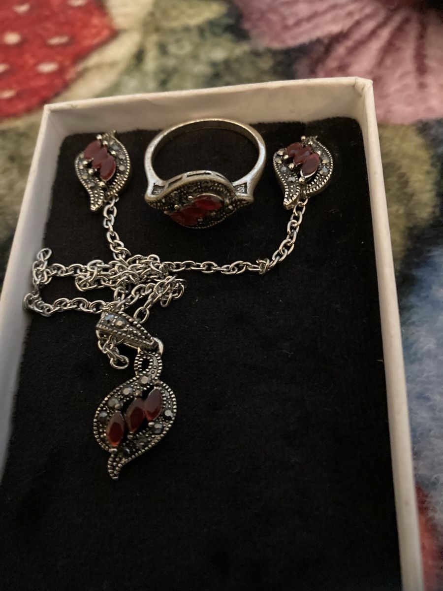 Altri gioielli: Ensemble bijoux argenté pierres rouges taille ajustable – Usato da Plan-les-Ouates venduto da Namorona