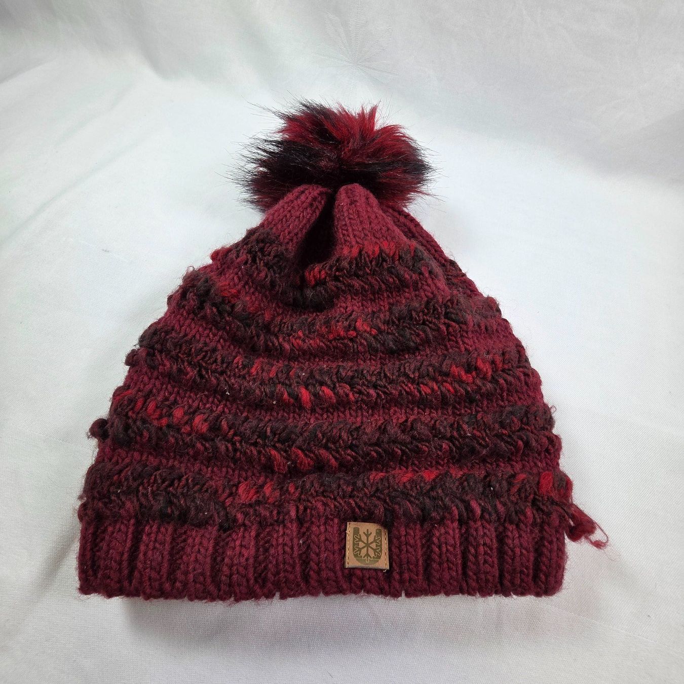 Copricapi, berretti & cappellini: Warme, gestrickte Wintermütze mit Bommel, Weinrot – Usato da Wald ZH venduto da Martin79 1