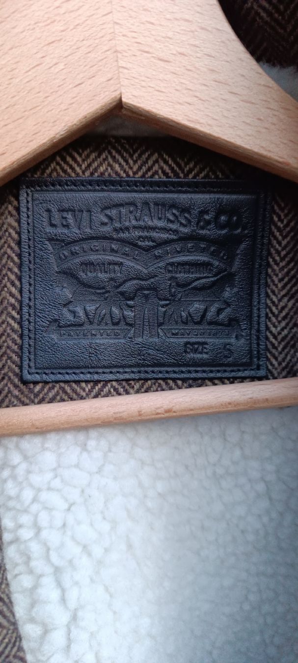 Levi's Vestes: Levi's Jacke mit Teddyfutter, Gr. S – D'occasion à Triesen par NFL89 3