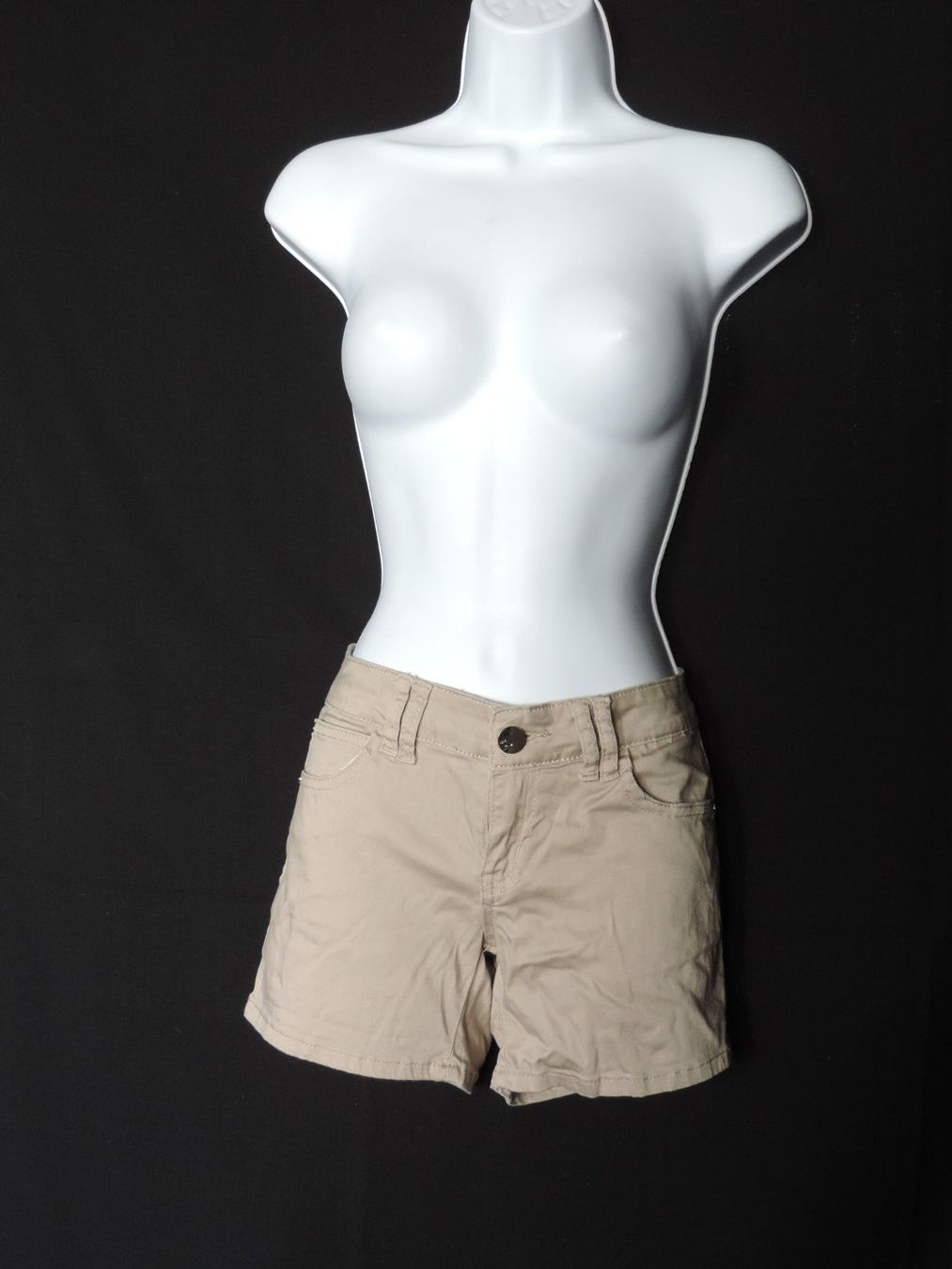 Pantalons: short beige – D'occasion à Genève par Axelle333 3