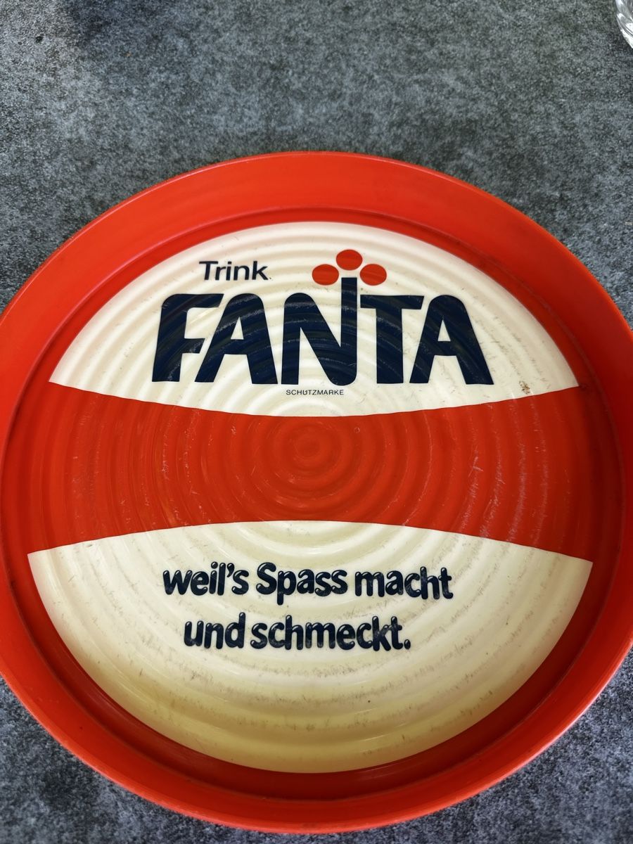 Servierplatten: Uraltes Fanta Serviertablet – Gebraucht aus Starrkirch-Wil von charlywatson