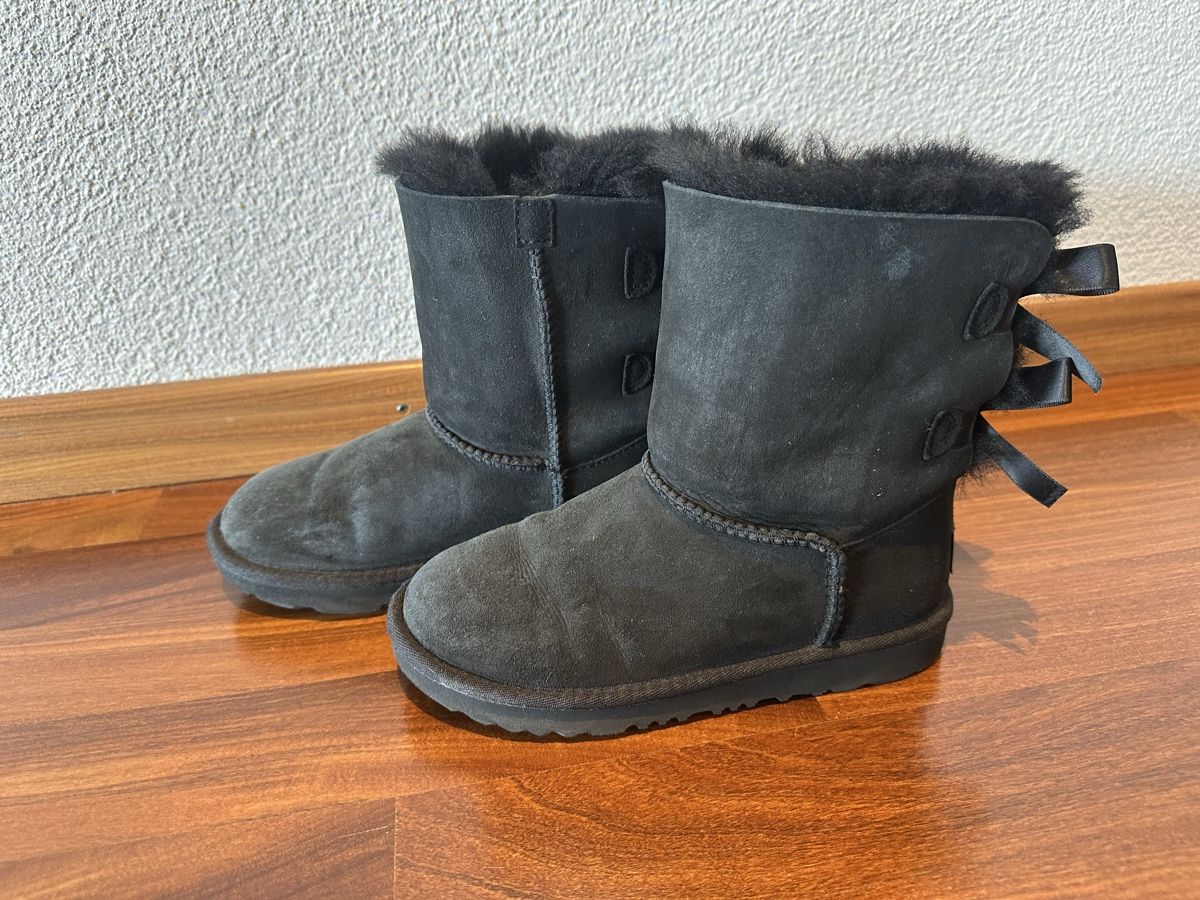 Ugg Schuhe für Mädchen: UGG Stiefel Gr. 33,5 – Gebraucht aus Glattpark(Opfikon) von Glatt19 2