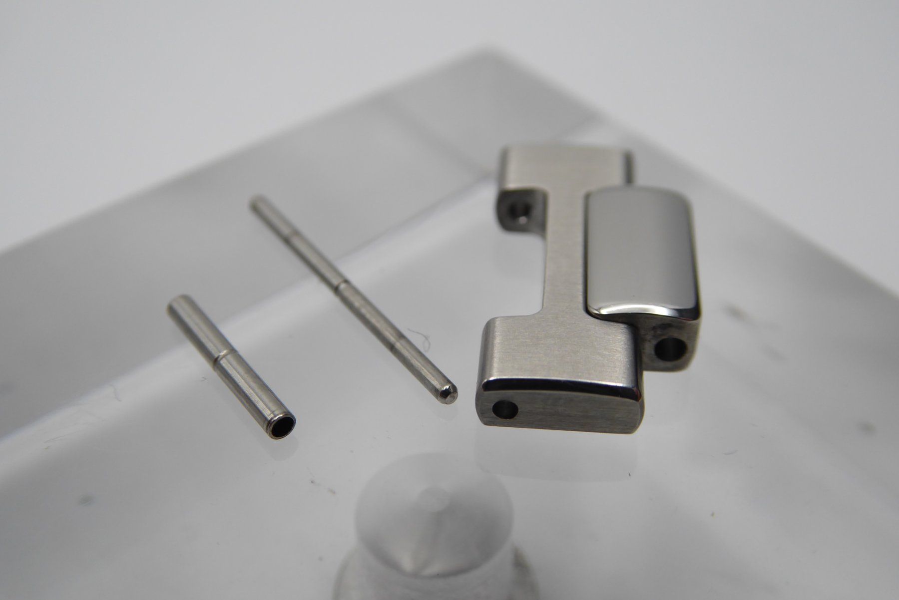 Patek Philippe Uhren: Patek Philippe Nautilus link pin 17mm – Gebraucht aus Geneve von adr_xk6n 2