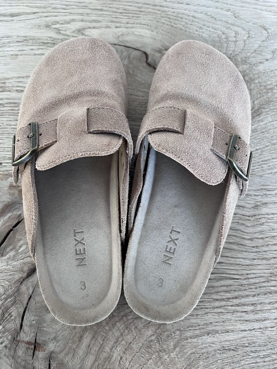 Next Chaussures garçon: Next Clogs Grösse 35.5 – D'occasion à Ernetschwil par Ruebli04