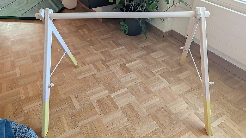Spielmatte: Babyspielbogen aus Holz – Gebraucht aus Köniz von Smokie26