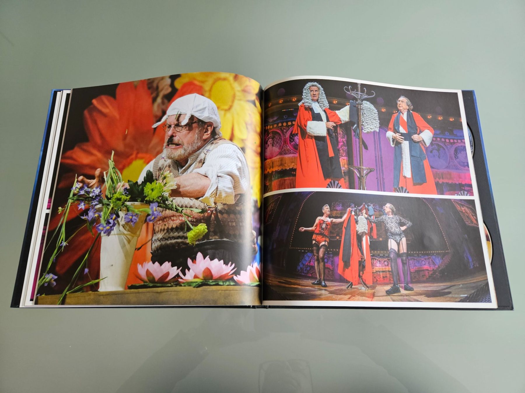 Alle DVDs: Monty Python Live (Mostly) 2x CD + DVD + Blu-Ray + Buch – Gebraucht aus Herzogenbuchsee von zloplio72 5