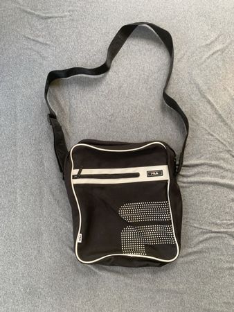 Schwarze Fila Umhängetasche, Retro Style