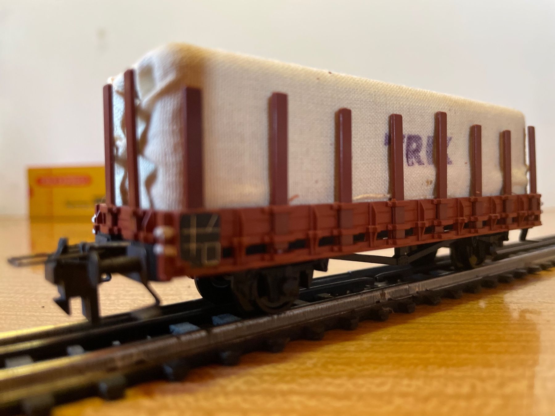 Trix Modelleisenbahnen: Trix Express H0 Güterwagen mit Plane – Gebraucht aus Suhr von Daneli7