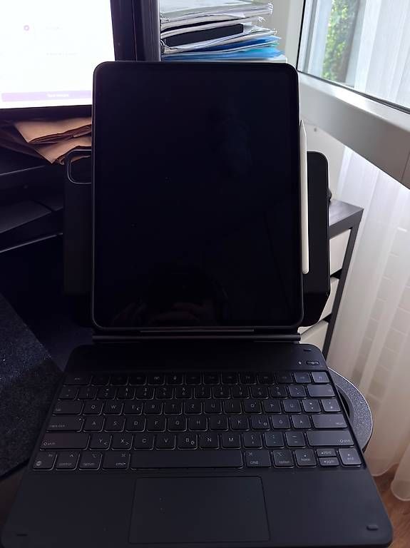 Apple Tablet PC: iPad Pro M4 13" 256GB, WiFi mit Pencil Pro und ESR Keyboard – Nuovo e nell'imballaggio originale da Zug venduto da teo_hsd9 1