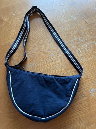 Uniqlo Tasche dunkelblau Cross Body neuwertig