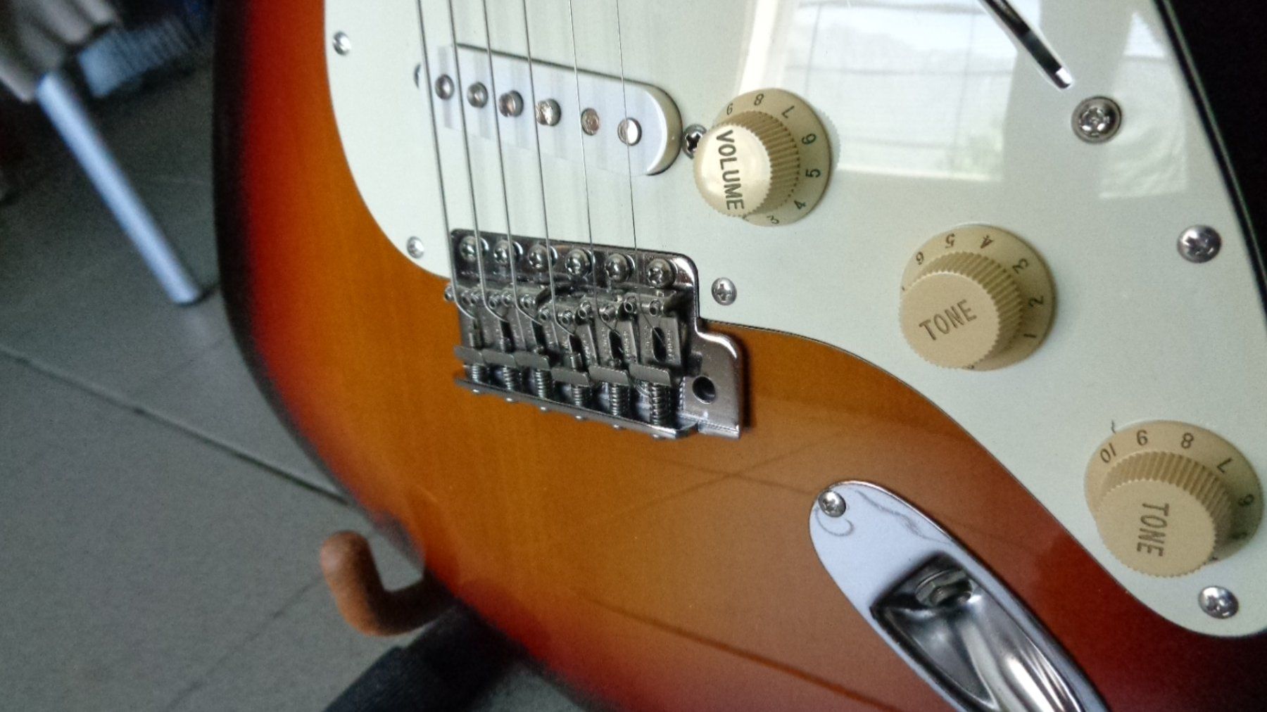 Fender Musikinstrumente: Fender Stratocaster N Serial Three Tone Sunburst 1993/4 – Gebraucht aus Pianezzo von JapanGuitars 5