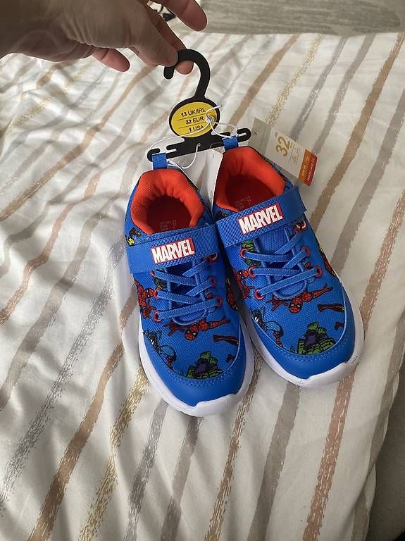 Scarpe per ragazzi: Neue Marvel Avengers Sneaker 32 – Usato da Kreuzlingen venduto da Die_Nat