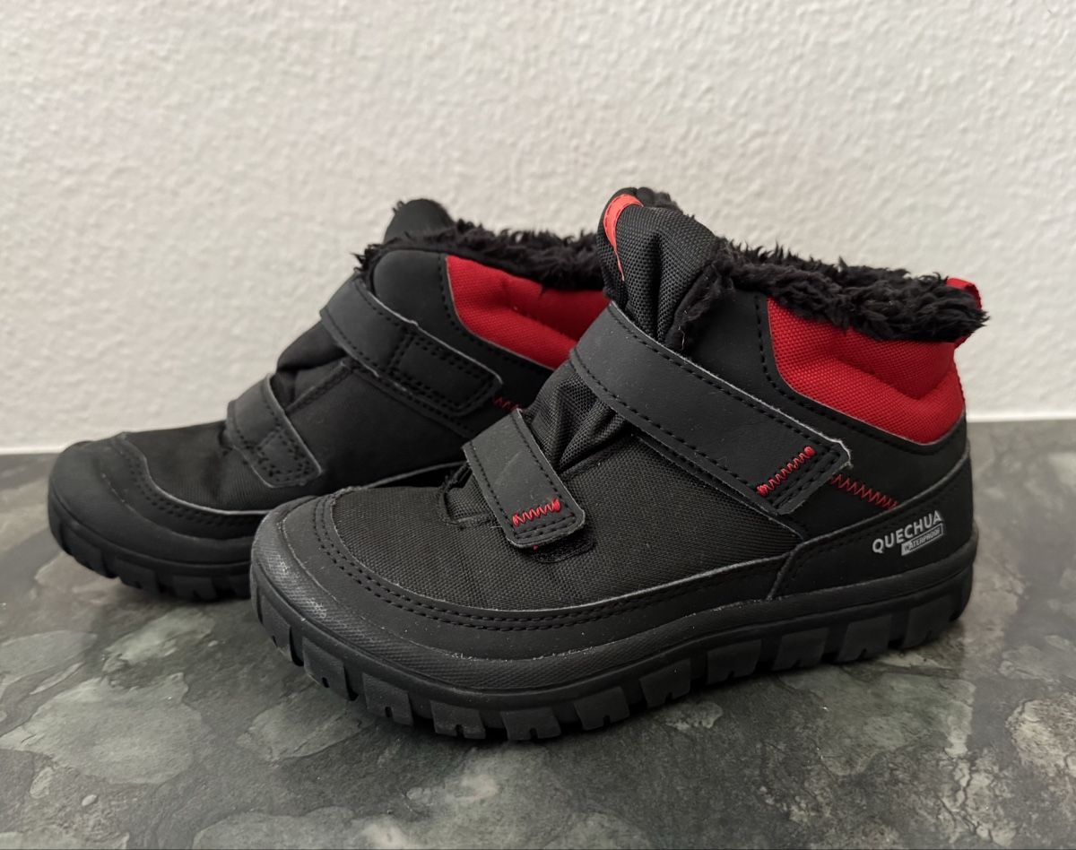 Decathlon Scarpe per ragazzi: Warme Quechua Winterschuhe, Gr. 31 – Usato da Flumenthal venduto da Krajan