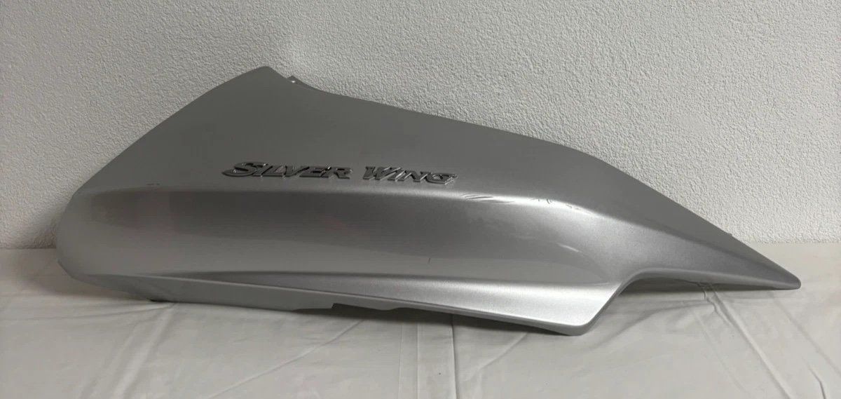 Honda Alle Rollerersatzteile: honda Silver Wing Carena Post DX – Gebraucht aus Avegno von dkmoto