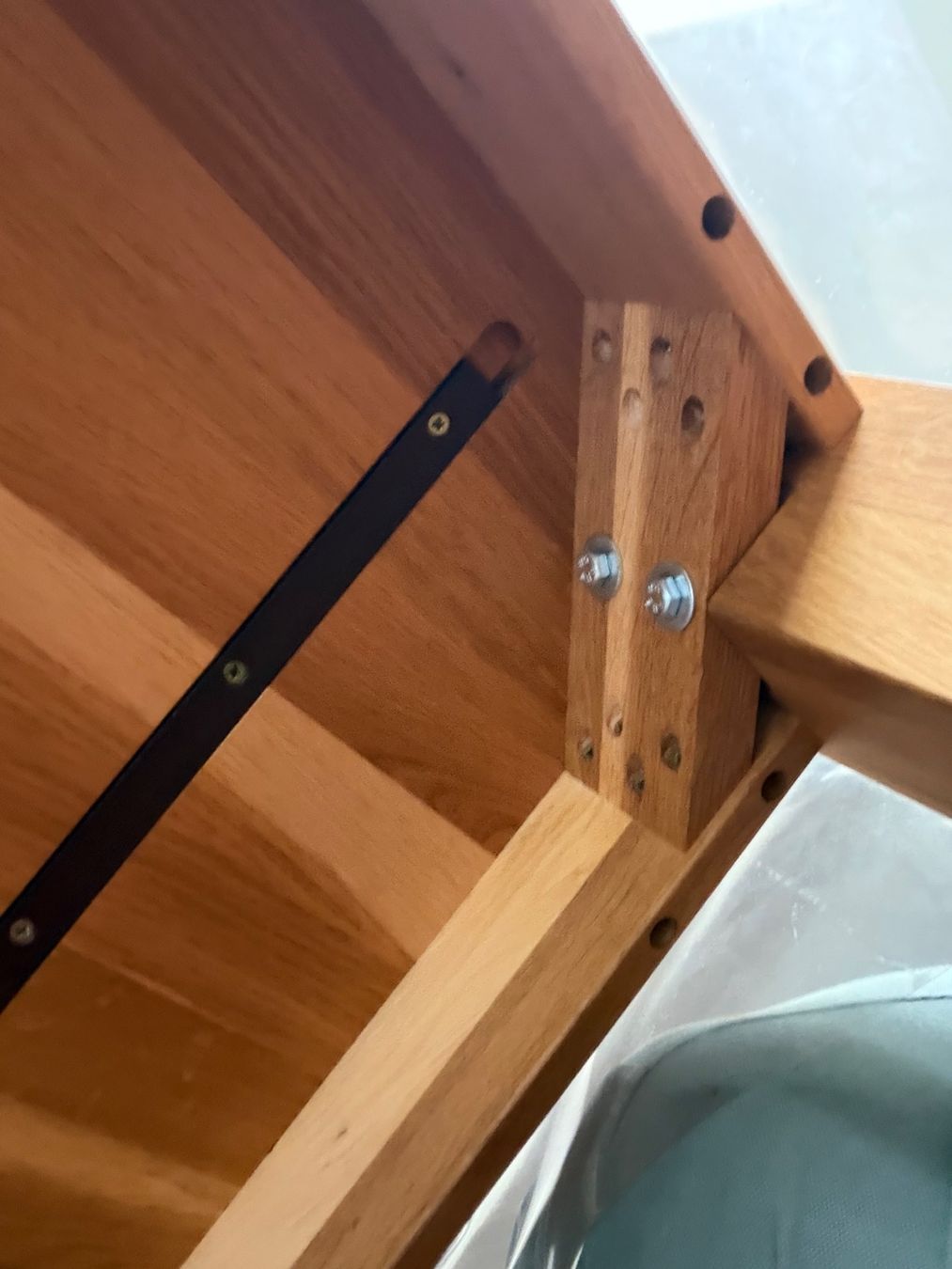 Tische: kleiner Esstisch aus Eiche – Gebraucht aus Galgenen von Crystaldisplay 5