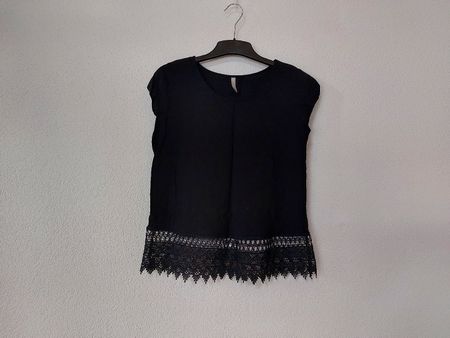 Damen Oberteil schwarz mit Spitze 