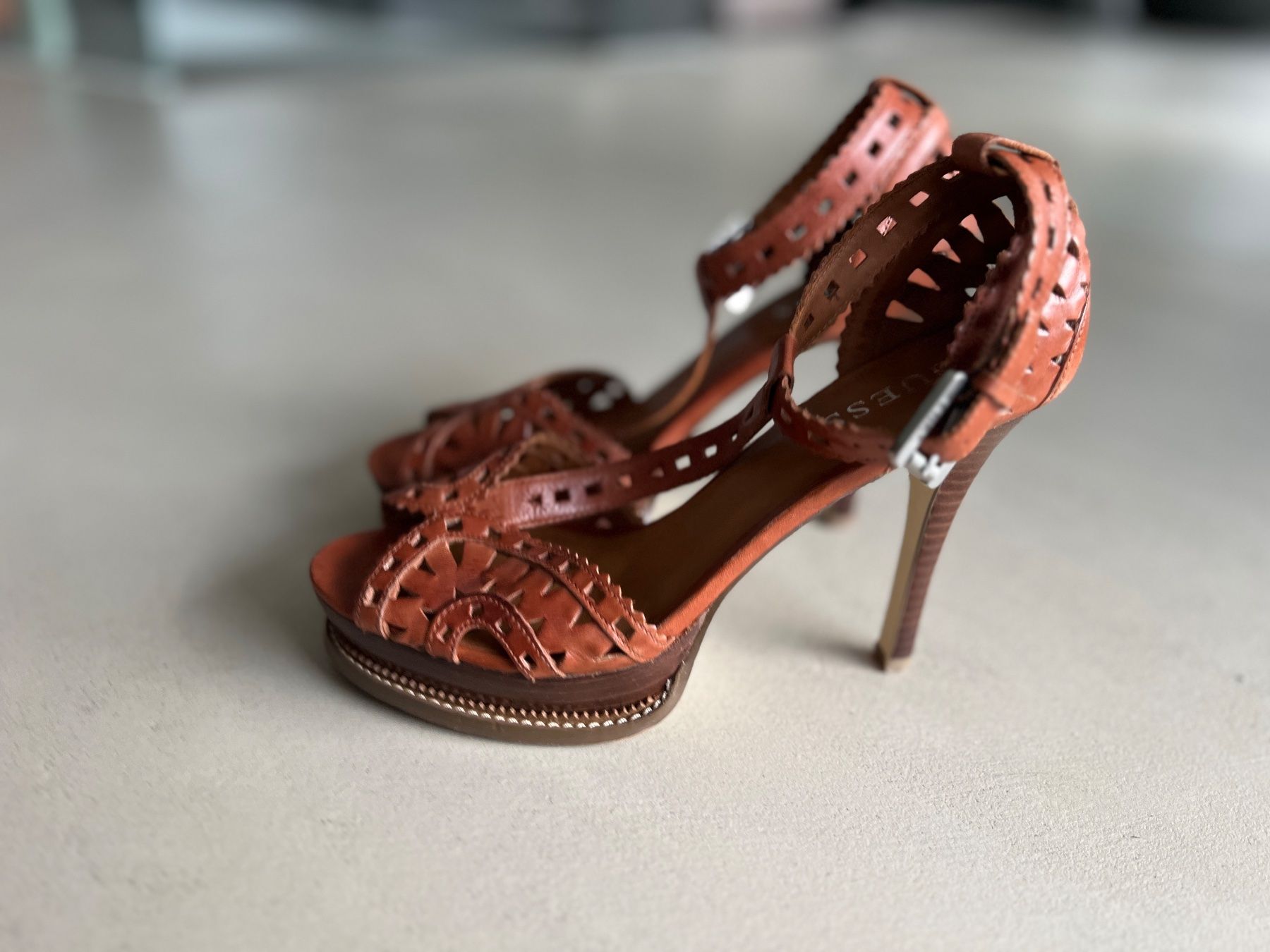 Guess Damenschuhe: Sehr begehrte Guess Plateau Pumps – Neu (gemäss Beschreibung) aus Schaan von Poltera 4