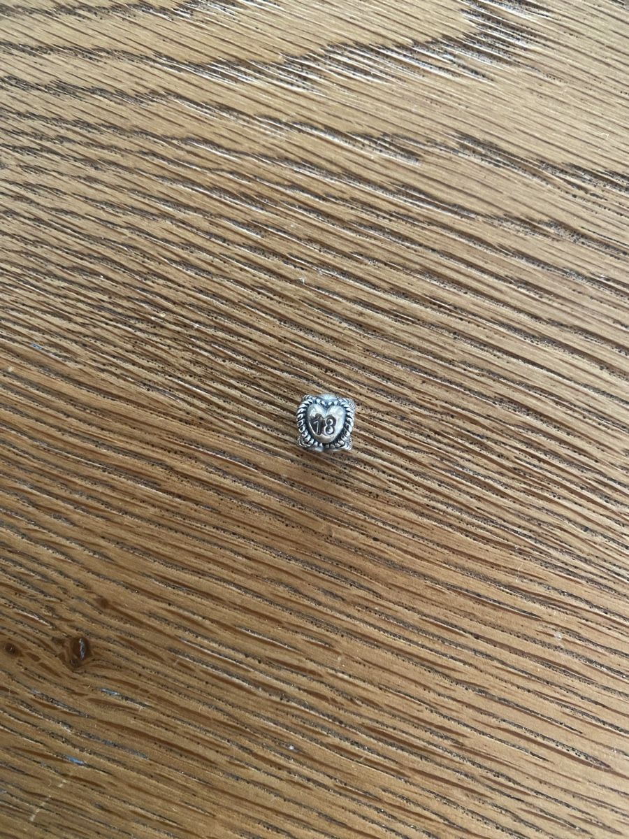 Pandora Anhänger: Pandora Charm 18 – Gebraucht aus Muri AG von sonneblueme10