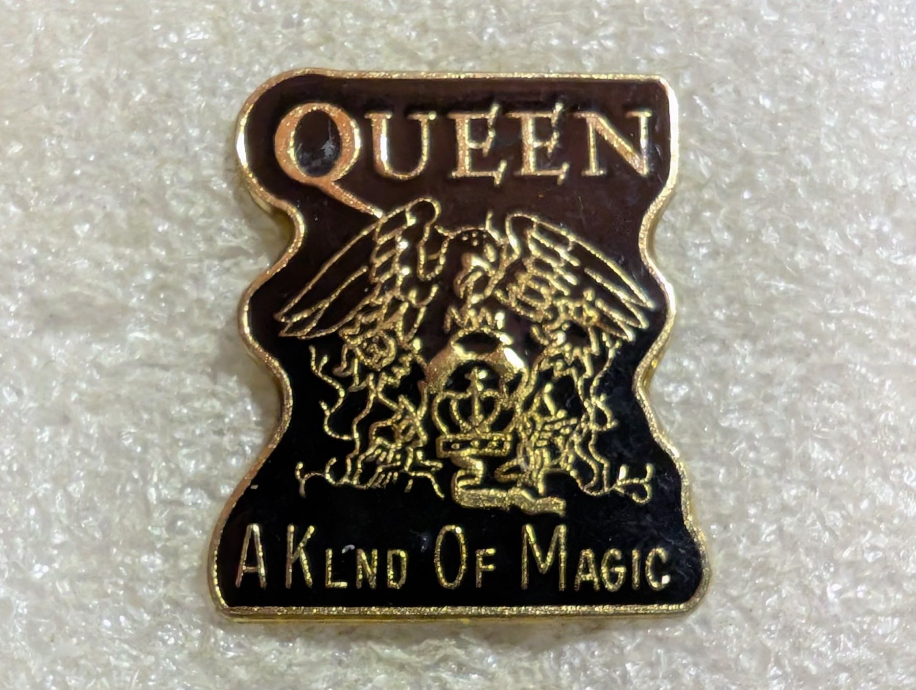 Placchette & Badge: Ansteckpin 151: Queen – Usato da Oppligen venduto da Pin-Fall-Shop