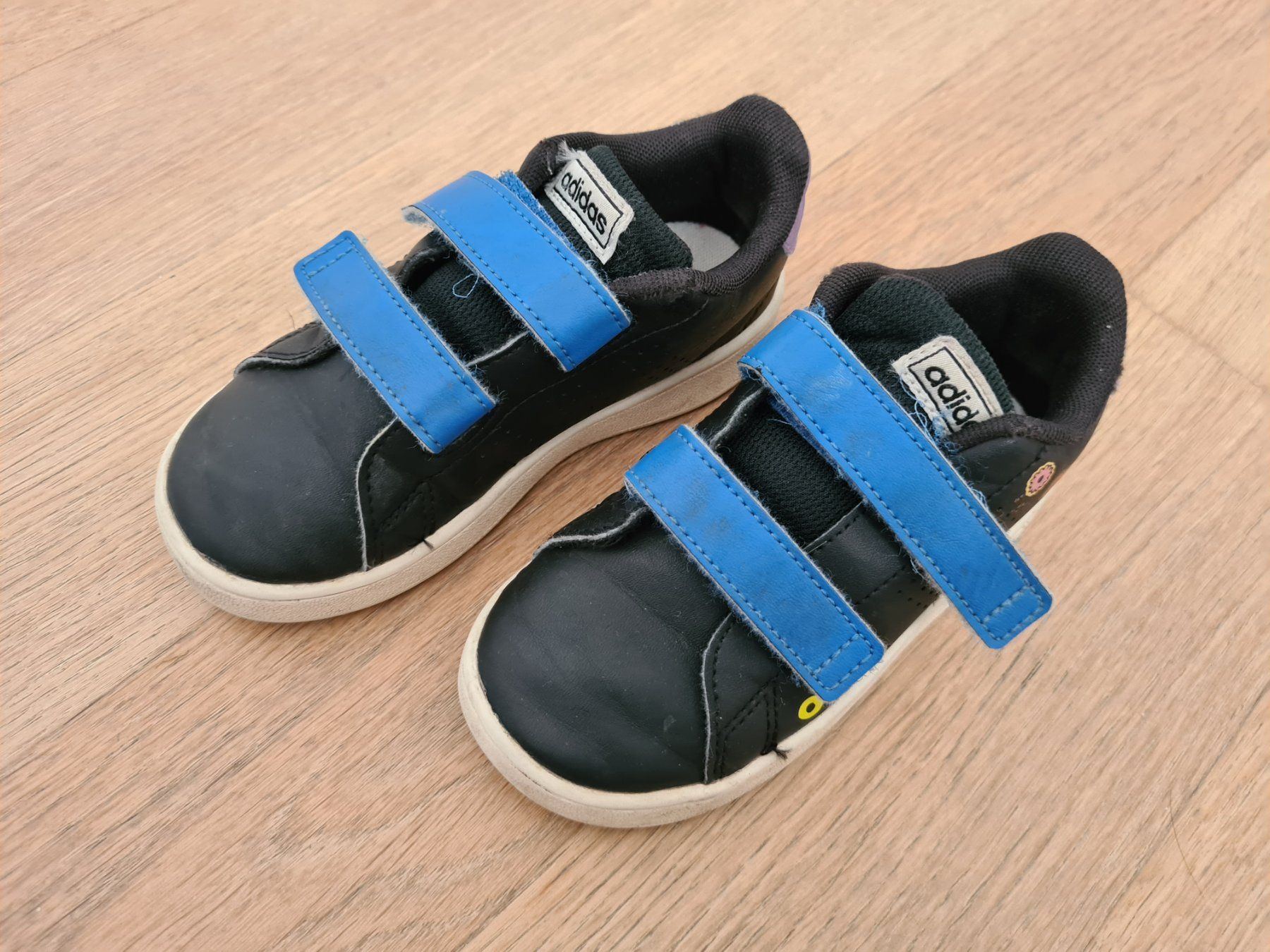 Adidas Scarpe per ragazzi: Baskets Adidas noires pointure 26 – Usato da Carouge GE venduto da Gasco