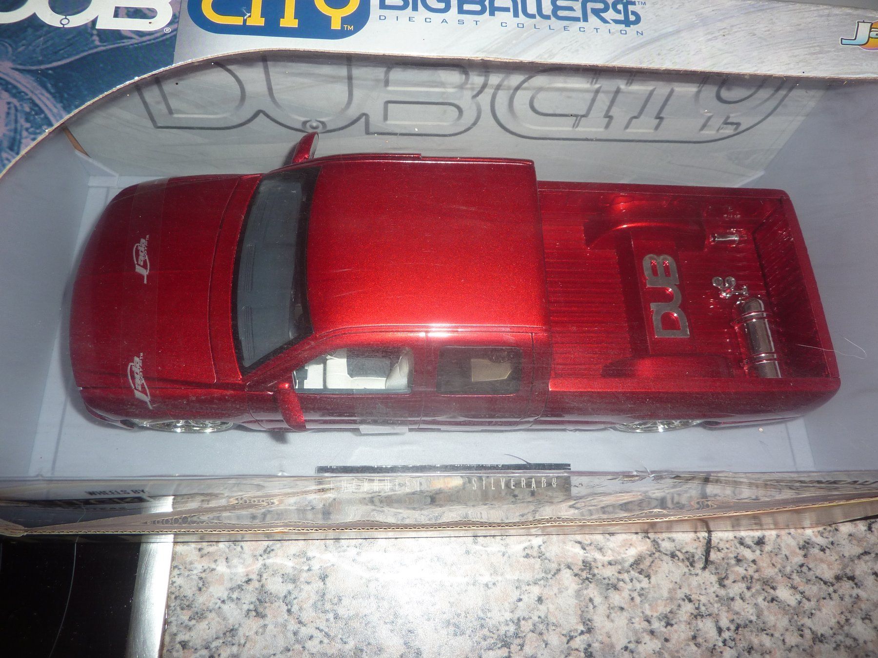 Jada Toys Modellini d'auto: CHEVY SILVERADO – Nuovo e nell'imballaggio originale da Balsthal venduto da bouteliee