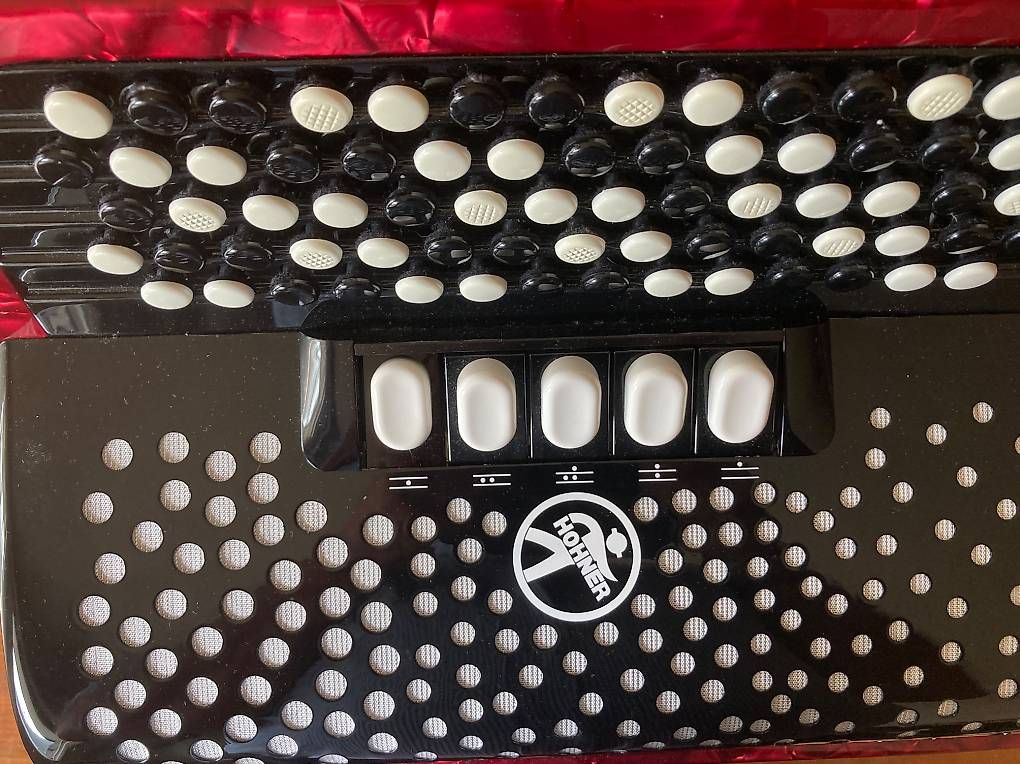 Hohner Musikinstrumente: Accordéon Hohner – Gebraucht aus Martigny von Cavag 2