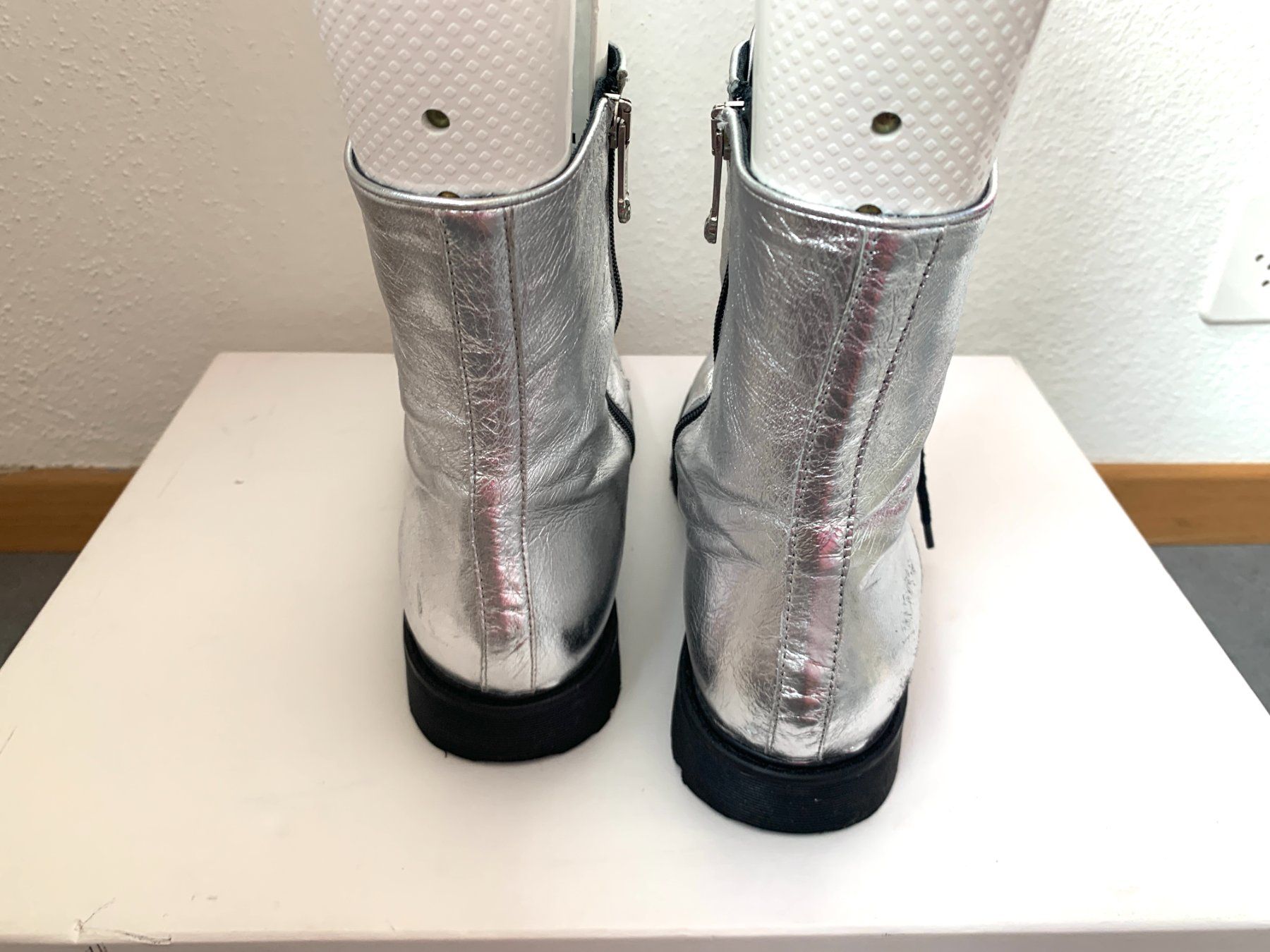 Marc Cain Scarpe da donna: MARC CAIN Stiefeletten Boots silber Gr. 41 – Usato da Zürich venduto da anader 2