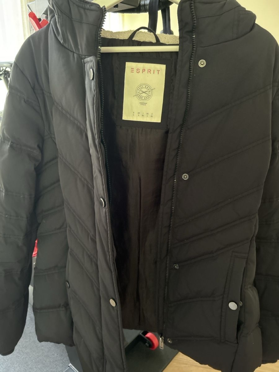 Esprit Jacken: Esprit Winterjacke Damen - Grösse L - Schwarz – Gebraucht aus Näfels von chiaralivia