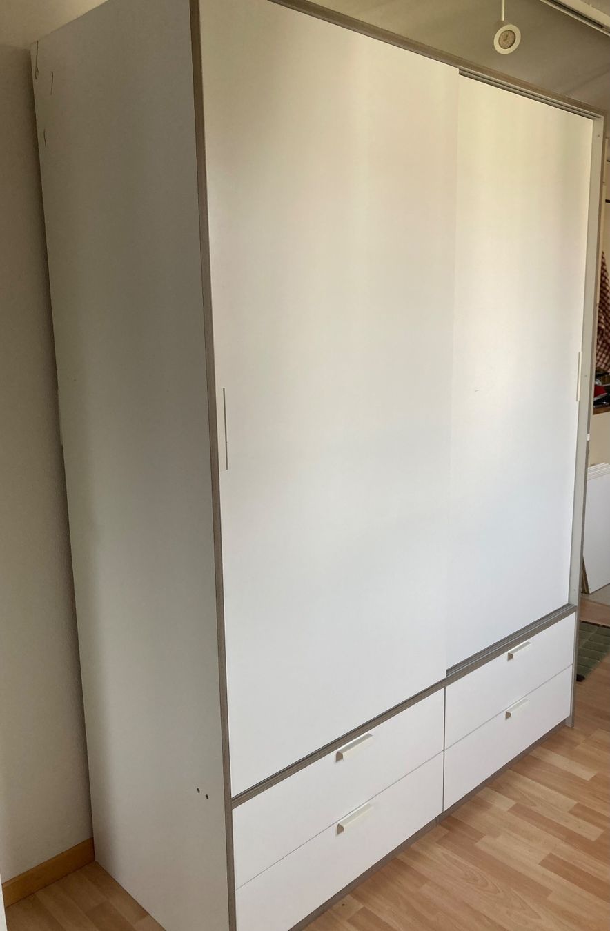 Ikea Armadi: Weisser Ikea Schrank – Usato da Zürich venduto da len_xx8f 1