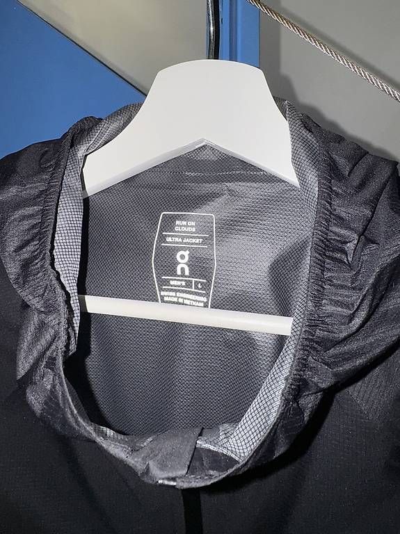 Giacche: ON Ultra Jacket – Usato da Zürich venduto da jojomi999 1