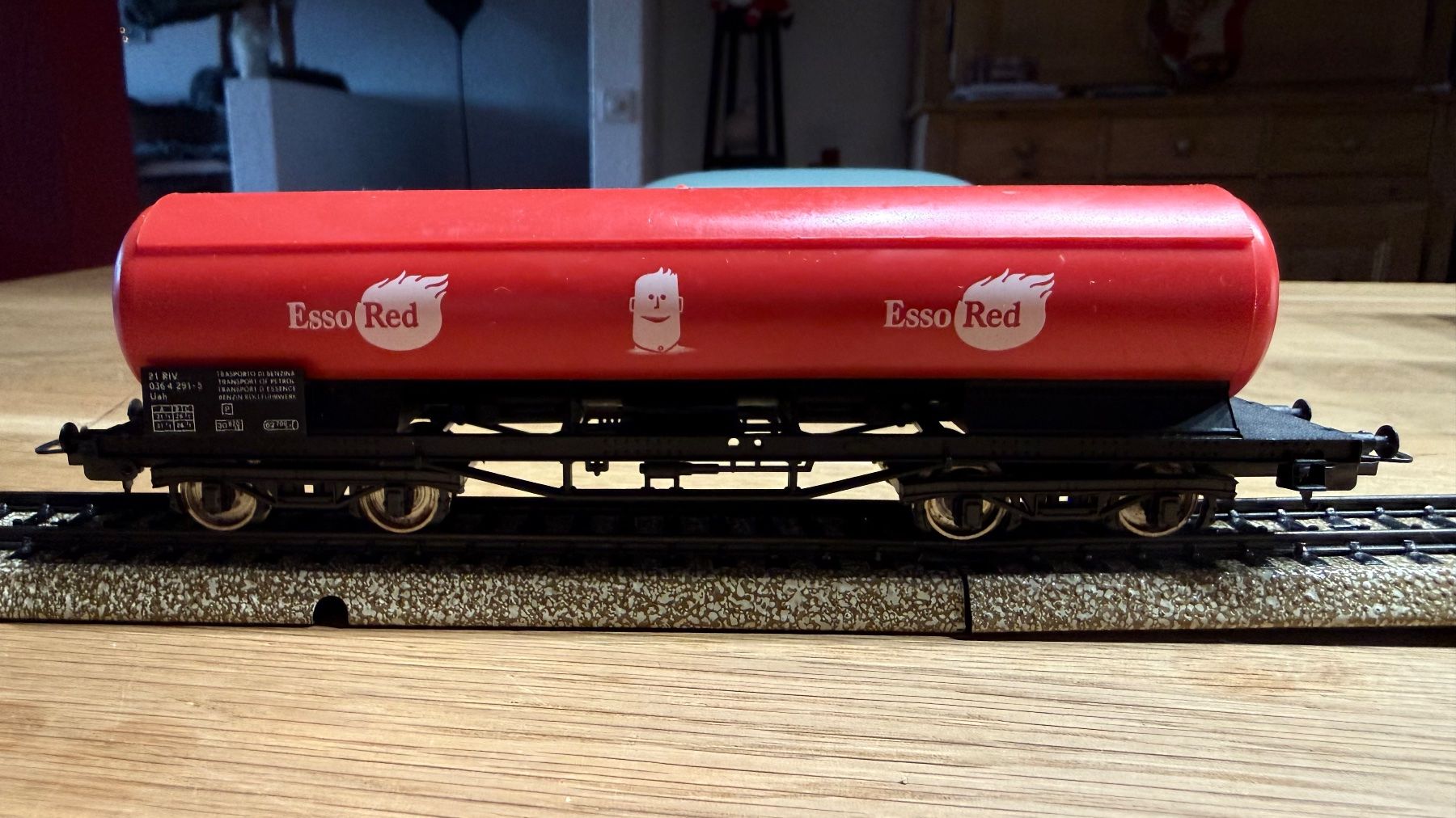 Lima Modellini di ferrovie: Tankwagen Esso Red Lima – Usato da Münsingen venduto da Sim2977 1