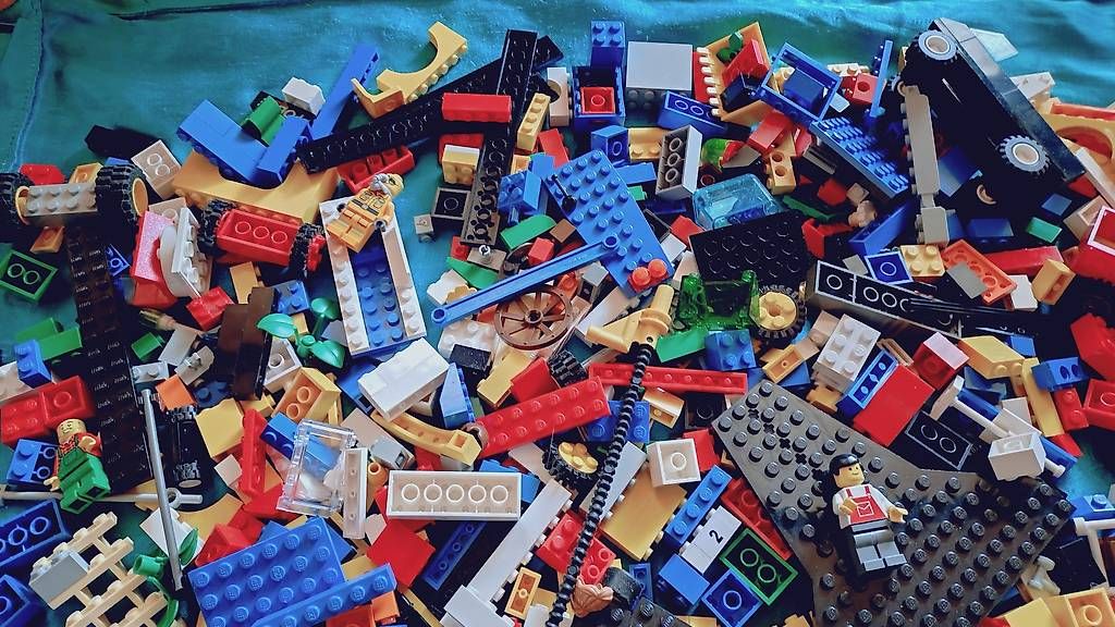 Lego Kit di costruzioni: Lego Classic-Basic-Figuren Kiloware gemischt 1,2kg – Usato da Schwarzenbach(Huttwil) venduto da Padielito 1
