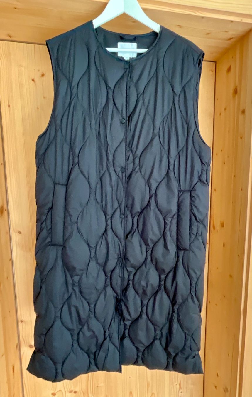 H&M Mäntel: ärmelloser Stepmantel – Gebraucht aus Davos Clavadel von panorama01