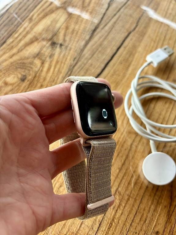 Apple Smartwatch: Apple Watch SE 40mm dorée – Gebraucht aus Perroy von barballalla 2