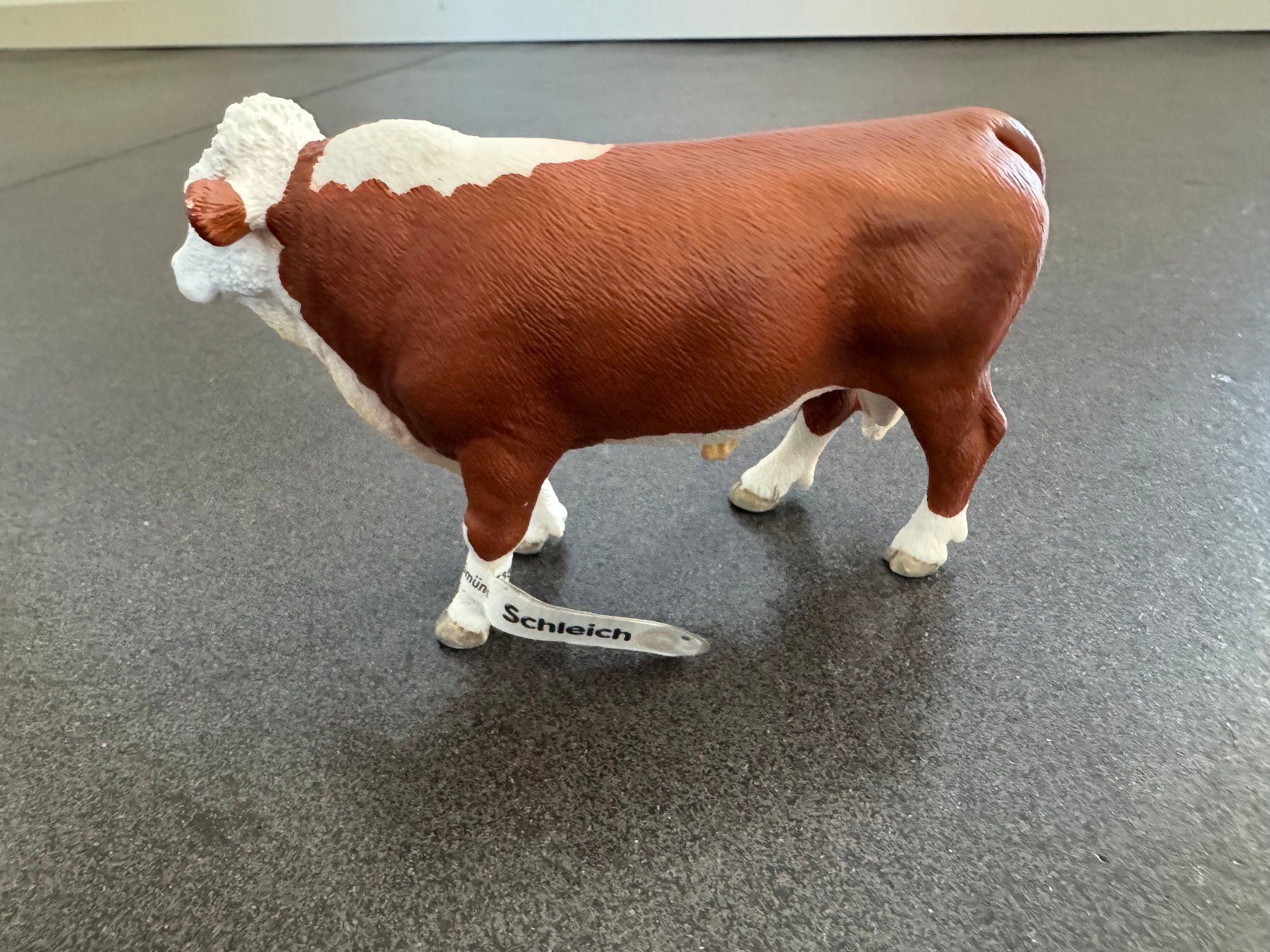 Schleich Statuette: Schleich 13763 "Hereford Bulle "2008" Kunstsofffigur – Usato da Fribourg venduto da tschjoly 2