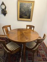 Biedermeier klappbar Tisch mit 4 Stühlen, plus 2
