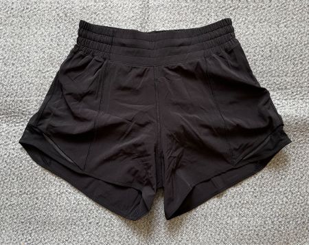 Lululemon hotty hot shorts mit hohem Bund