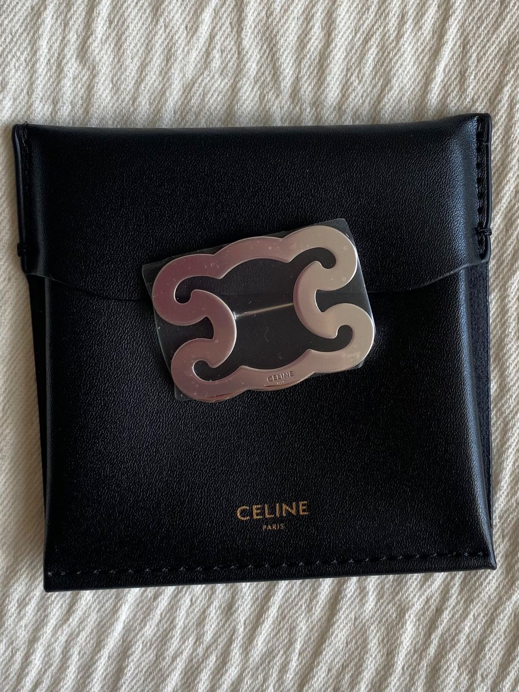 Celine Spille & Fermagli: Celine Triomphe Frame Brooch - New in Box – Nuovo e nell'imballaggio originale da Zürich venduto da AJ_zurich