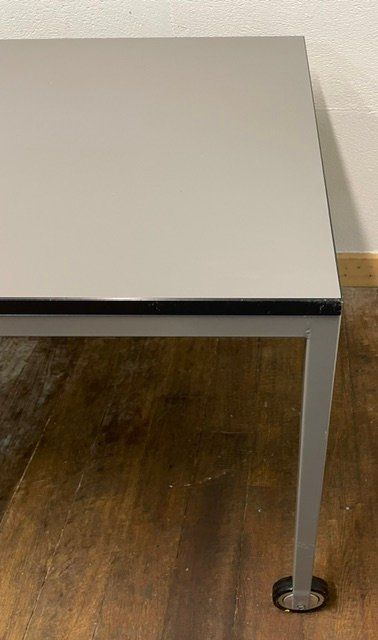 Tische: Arbeitstisch mit 2 Rollen – Gebraucht aus Oberrieden von Ket25 1