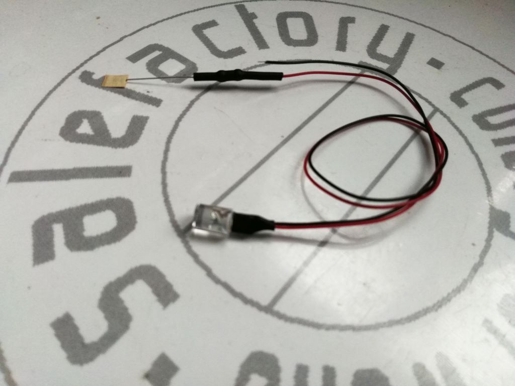 Componenti elettronici: Zylinder-LED warmweiss 5mm verkabelt – Nuovo (secondo la descrizione) da Luzern venduto da Salefactory 1