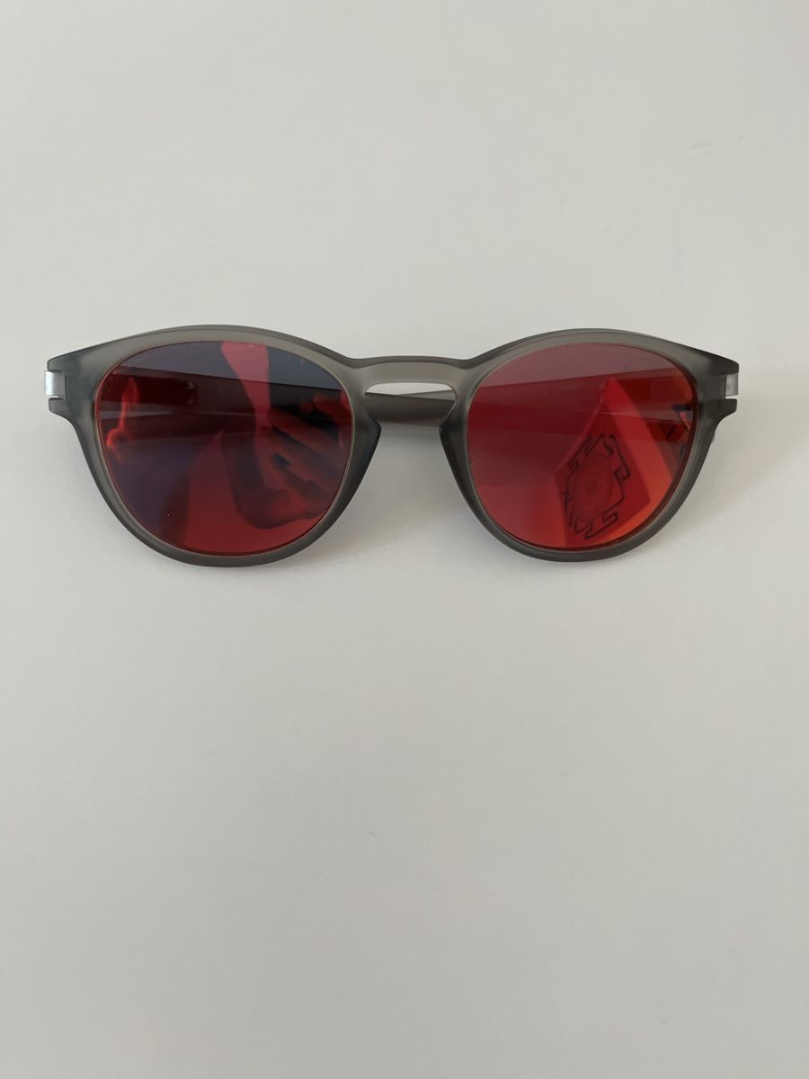 Oakley Lunettes & Verres: Oakley Latch Sunglasses grey frame red lenses – D'occasion à Ascona par MuhadDib 1