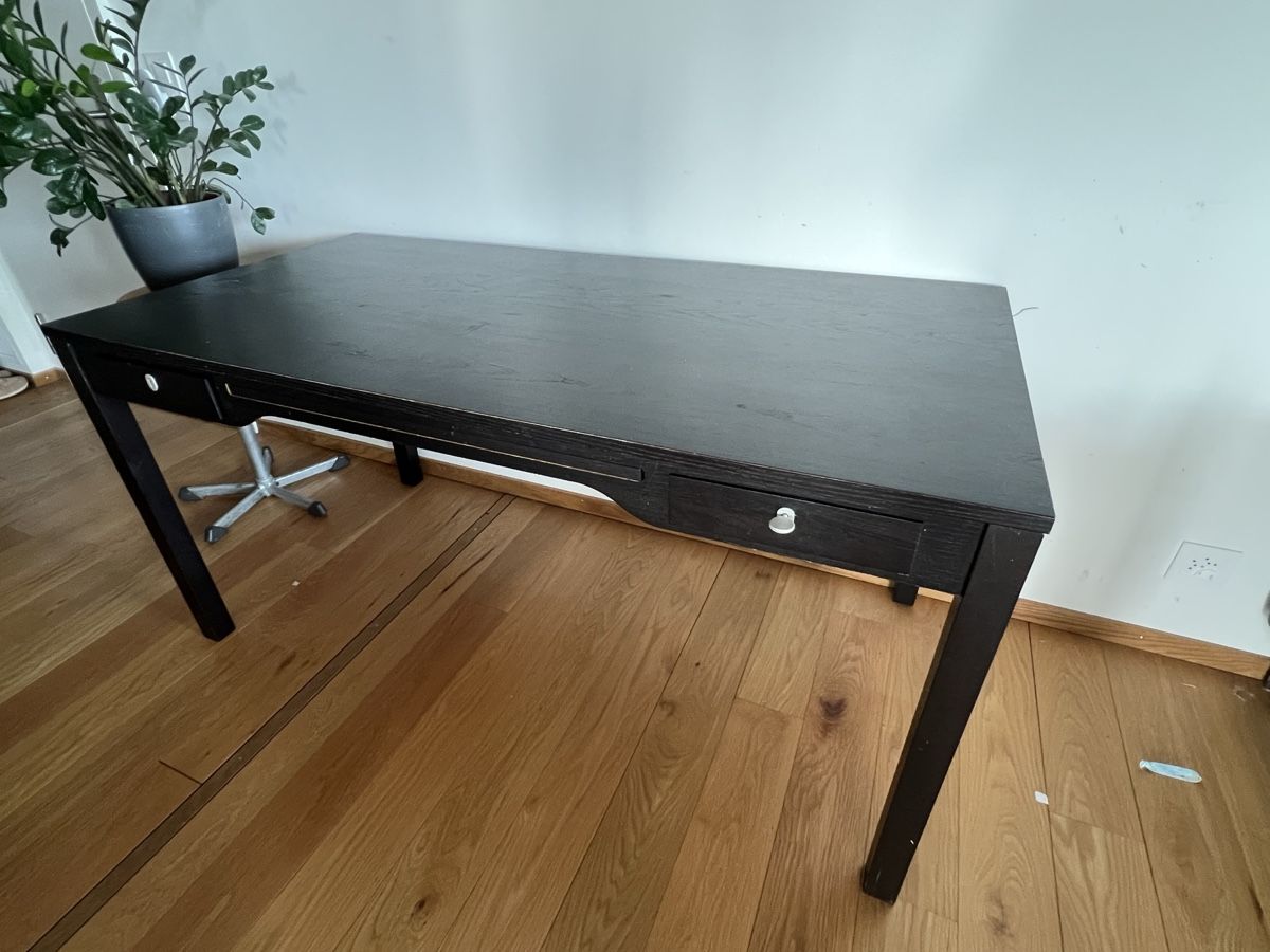 Scrivanie: Ikea Schreibtisch  – Usato da Stäfa venduto da a.shehata