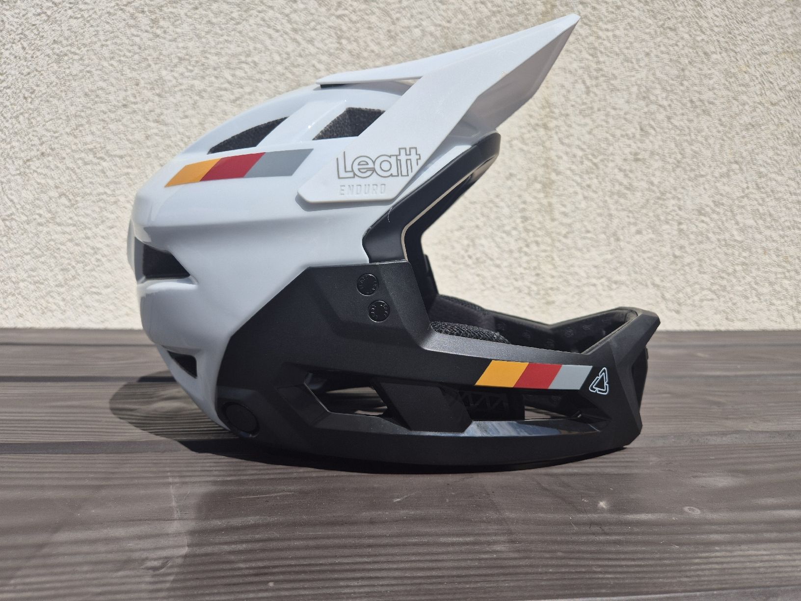 Leatt Casques: Leatt Enduro 2.0 Helm weiss, schwarz – Neuf (Voir description) à Tann par Ptiger29