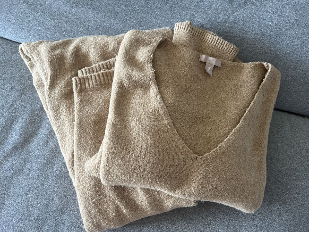 H&M Lotti di vestiti: Strickpullover und Hose in hellbraun, Grösse M – Usato da Abtwil SG venduto da cat_yk29