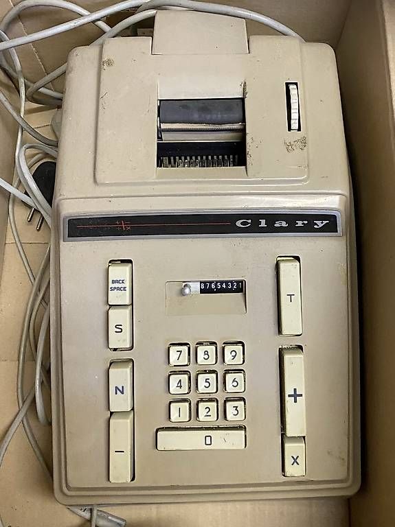 Calculatrices: Machine à calculer clary  – D'occasion à Savagnier par parero