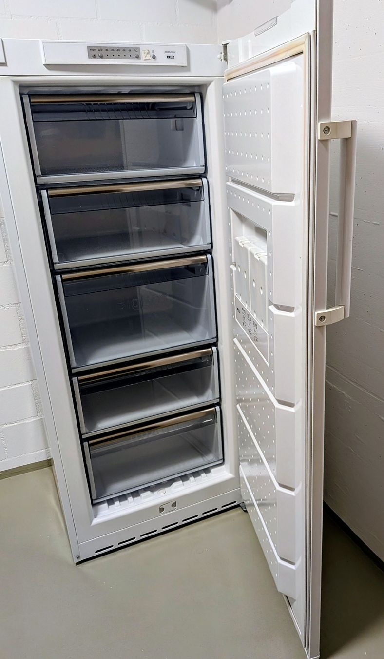 Fust Congelatori: Novamatic TF 16860-IB Gefrierschrank – Usato da Worblaufen venduto da Ssjaeggi 1