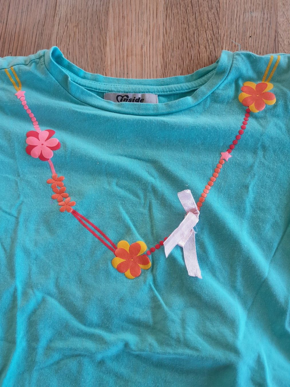 Blusen, T-Shirts & Tops: Mädchen shirt  122 – Gebraucht aus Worb von Osterthal 1